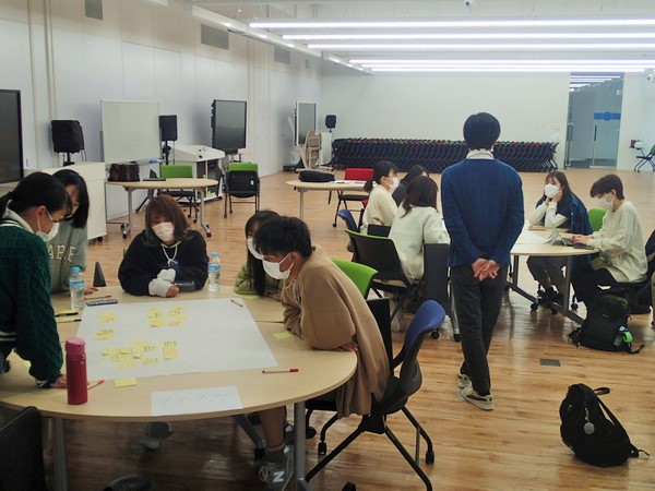 大学生の議論に驚嘆：東京