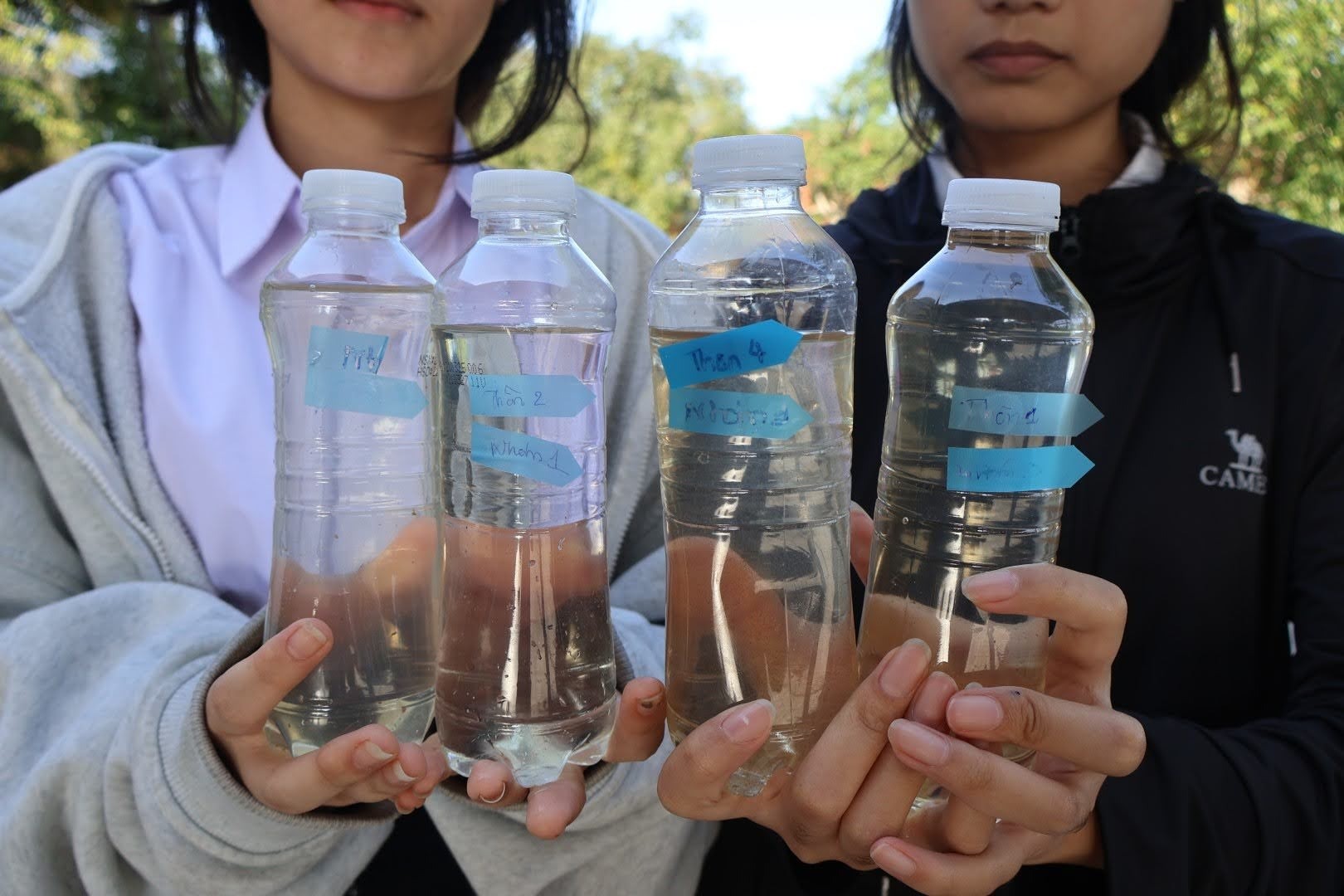学校近隣の川で採水：ベトナム