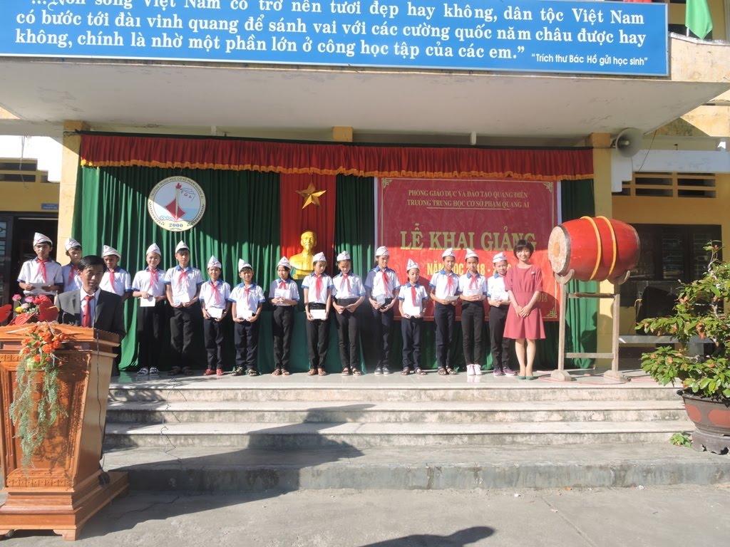 輝けアジアの子ども基金 奨学金授与：ベトナム