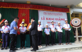 輝けアジアの子ども基金 奨学金授与：ベトナム