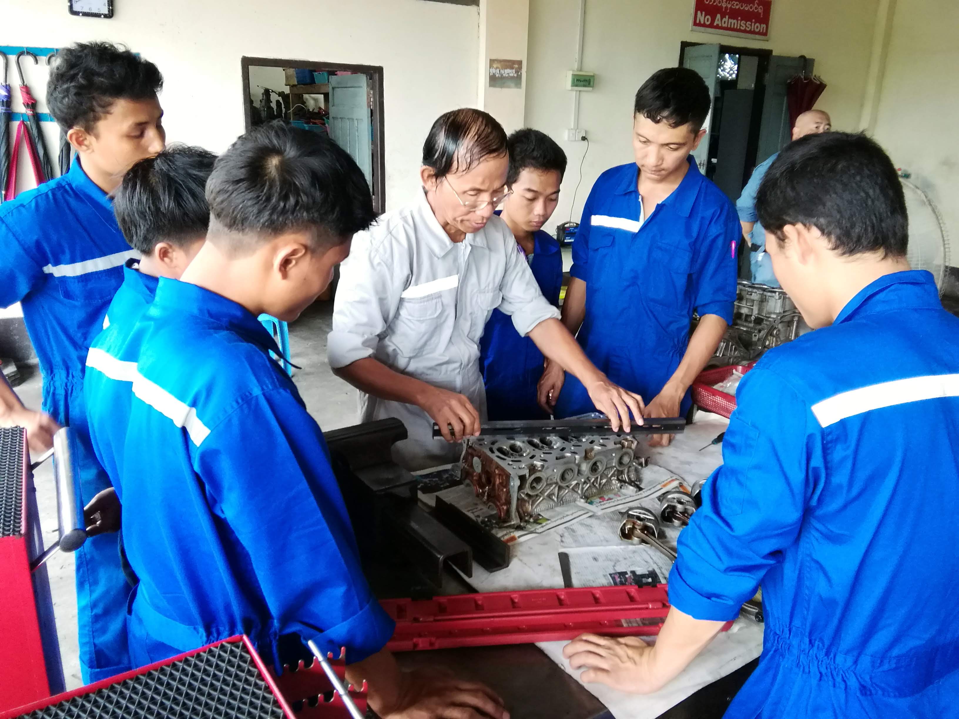 パアン技術訓練学校での指導員訓練：ミャンマー