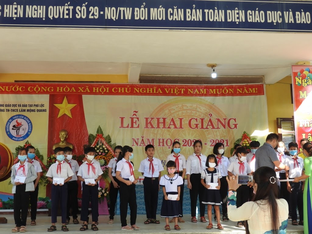 輝けアジアの子ども基金 奨学金授与のご報告：ベトナム