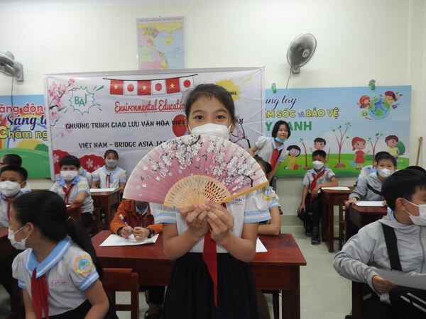 日本の高校生たちとのオンライン文化交流：ベトナム