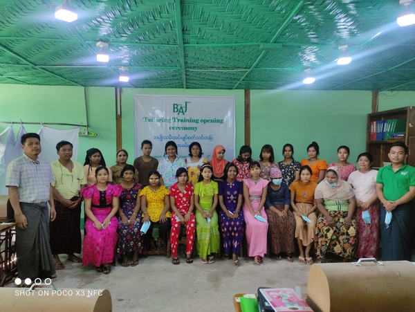 裁縫訓練の再開：ミャンマー