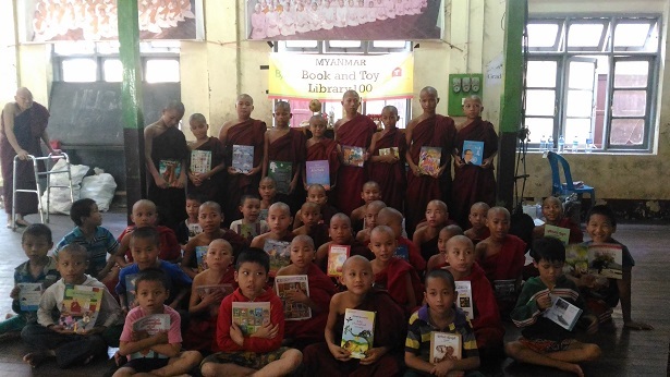 Book&Toy プロジェクト　寄贈の報告：ミャンマー